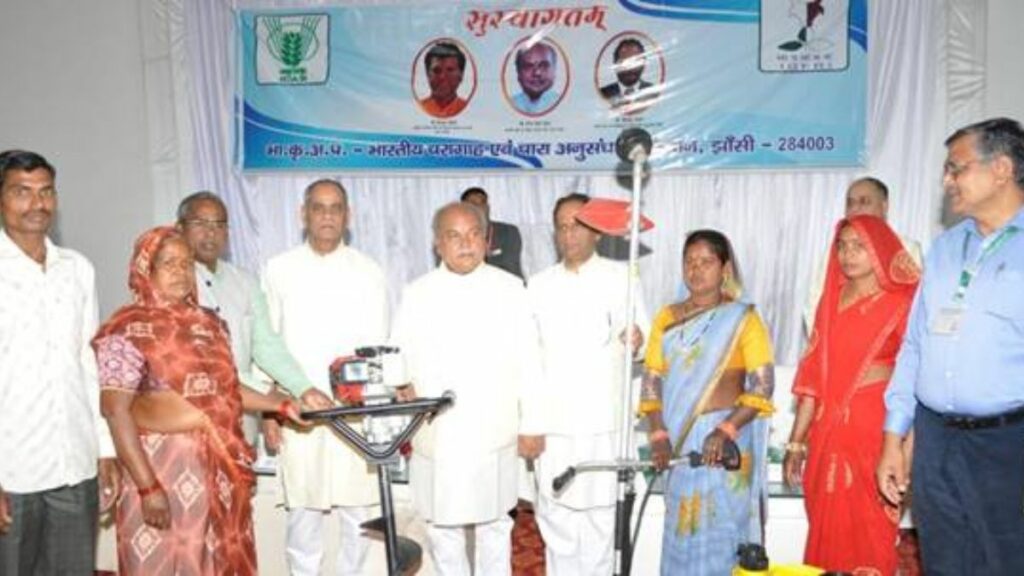 Shri Tomar inaugurates seed processing and storage facility at Indian Grassland and Fodder Research Institute,