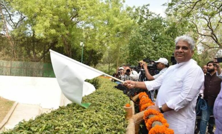 Shri Bhupender Yadav  releases white tiger cubs in the arena of white tiger enclosure in National Zoological Park, New Delhi