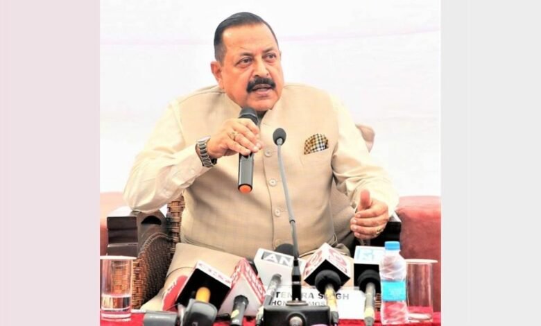 Dr Jitendra Singh today left for London on a 6-day visit where he will hold a series of meetings with the counterpart British Ministers, Indian diaspora, StartUps and academicians