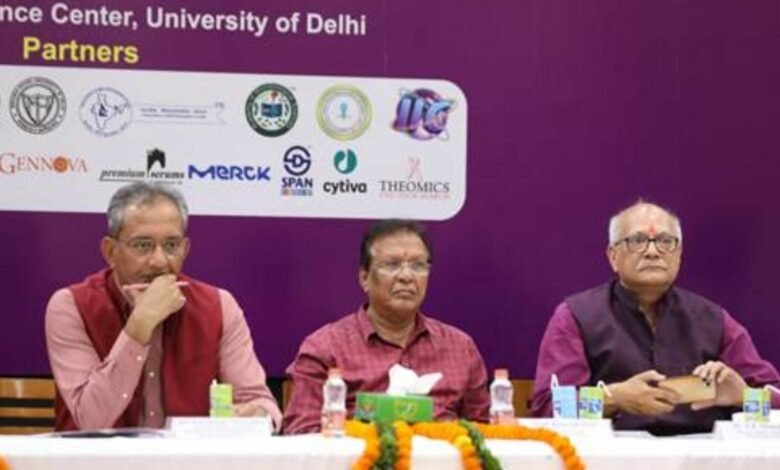 Shri Atul Kumar Tiwari addresses the valedictory session of the ‘100 Days Skill Festival’ organised by University of Delhi