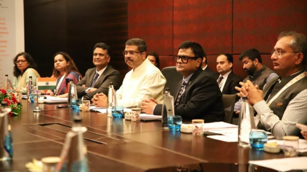 Shri Dharmendra Pradhan meets Vice Prime Minister and Minister of Tertiary Education, Science and Technology of Mauritius