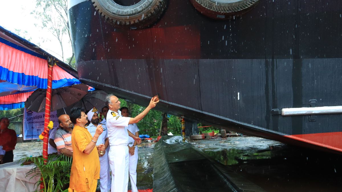 LAUNCH OF SECOND ACTCM BARGE, YARD 126 (LSAM 16) AT M/S SURYADIPTA
