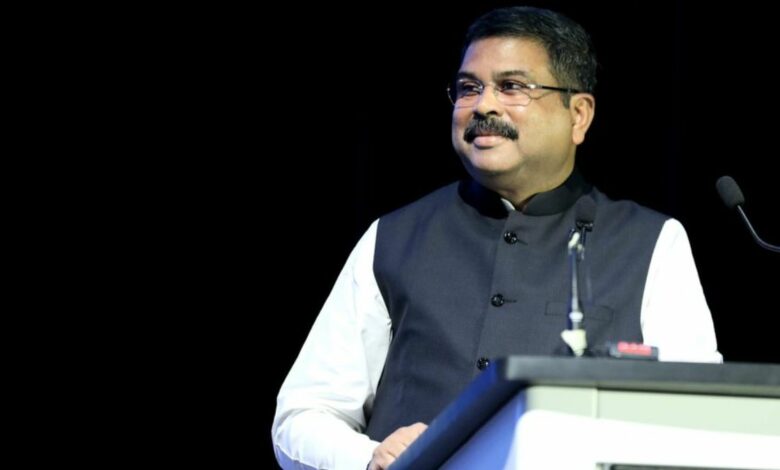 Shri Dharmendra Pradhan calls for a modern, technology-based approach to the teaching of Hindi language