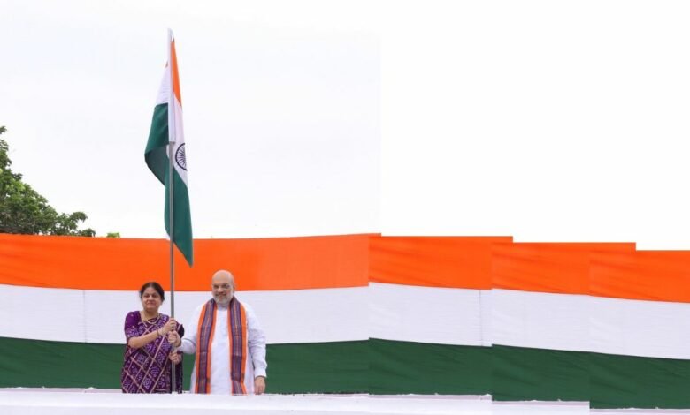 Shri Amit Shah today hoisted the Tiranga atop his residence in New Delhi, under the Har Ghar Tiranga campaign and shared his selfie with the Tiranga