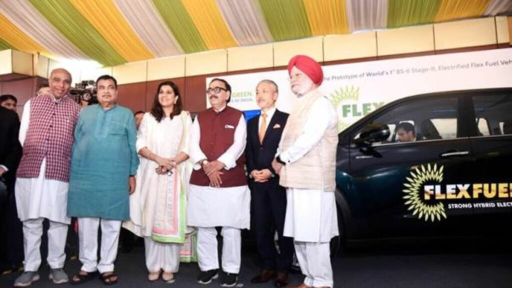Shri Nitin Gadkari launches the world's first prototype of the BS 6 Stage II ‘Electrified Flex Fuel Vehicle’