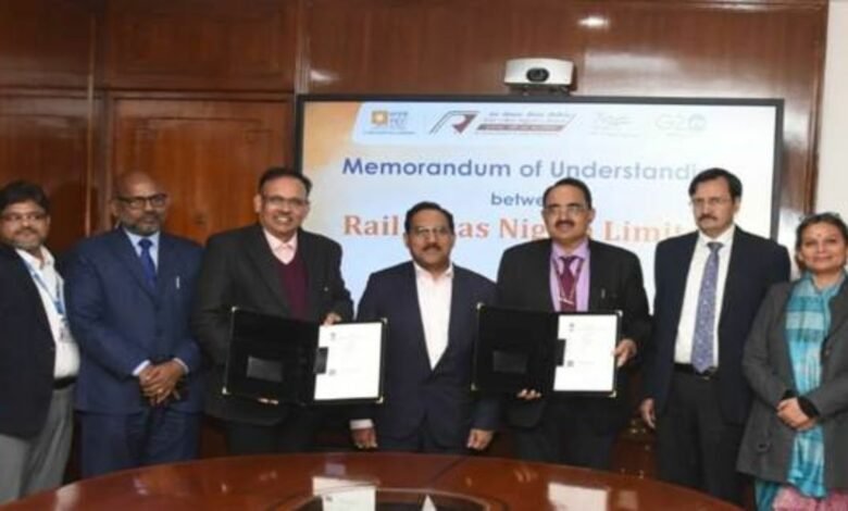 REC Limited signs MoU with Rail Vikas Nigam Limited, to Finance Multi-Modal Infrastructure Projects up to Rs. 35,000 crores over next 5 Years