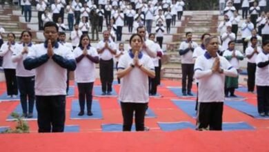 Surya Namaskar Demonstration attracts the presence of hundreds of Yoga enthusiasts at MDNIY