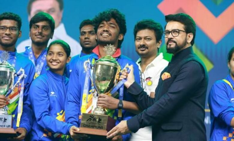 Shri Anurag Singh Thakur gives away trophies to KIYG 2023 Champions in Chennai