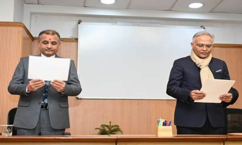 Shri Sanjay Verma, Indian Foreign Service of 1990 batch takes the oath of Office and Secrecy as a Member, of UPSC