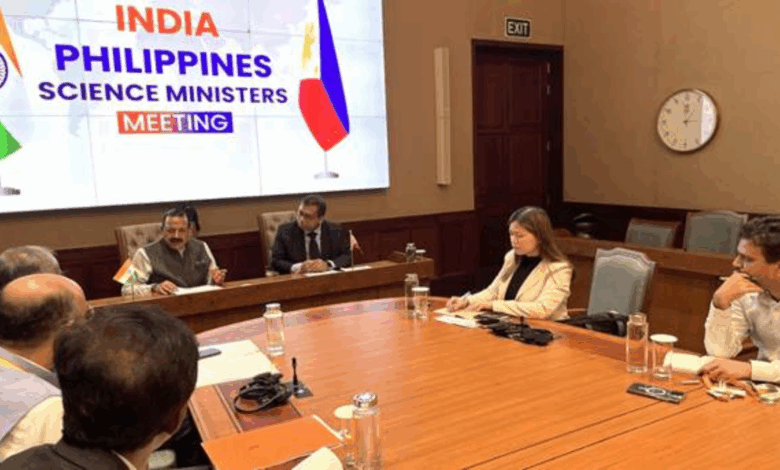 Philippines Science Minister Dr. Renato U. Solidum Jr. calls on India's Science Minister Dr Jitendra Singh
