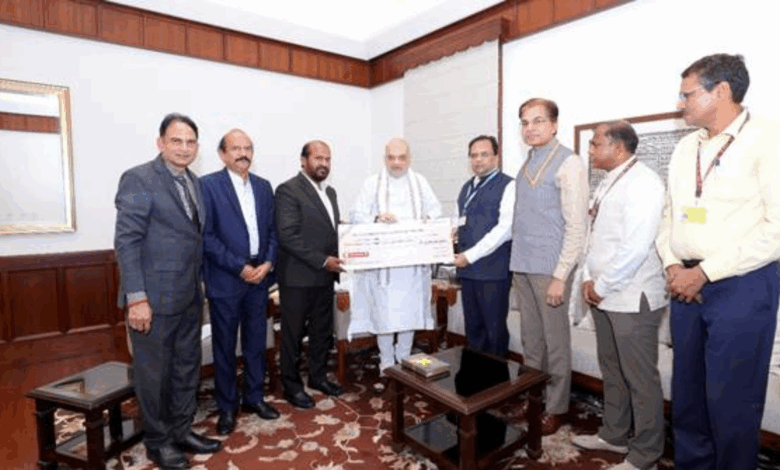 Repco bank presents a cheque of Rs. 22.90 crore towards dividend for 2024-25 to Union Home Minister and Minister of Cooperation, Shri Amit Shah in New Delhi