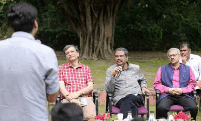 Shri Dharmendra Pradhan calls upon IIT Delhi students to drive innovation for Atmanirbhar Bharat