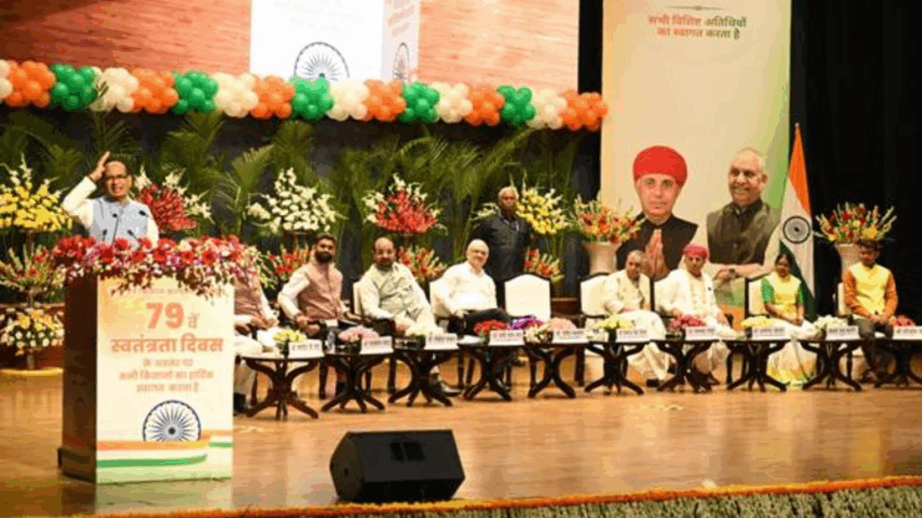 Shri Shivraj Singh Chouhan meets farmers who attended Independence Day celebrations in Delhi