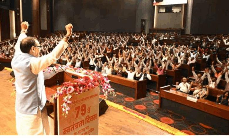 Shri Shivraj Singh Chouhan meets farmers who attended Independence Day celebrations in Delhi