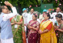 Shri Shivraj Singh Chouhan meets ‘Lakhpati Didis’ and farmers from Madhya Pradesh