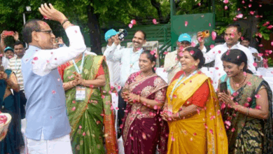 Shri Shivraj Singh Chouhan meets ‘Lakhpati Didis’ and farmers from Madhya Pradesh