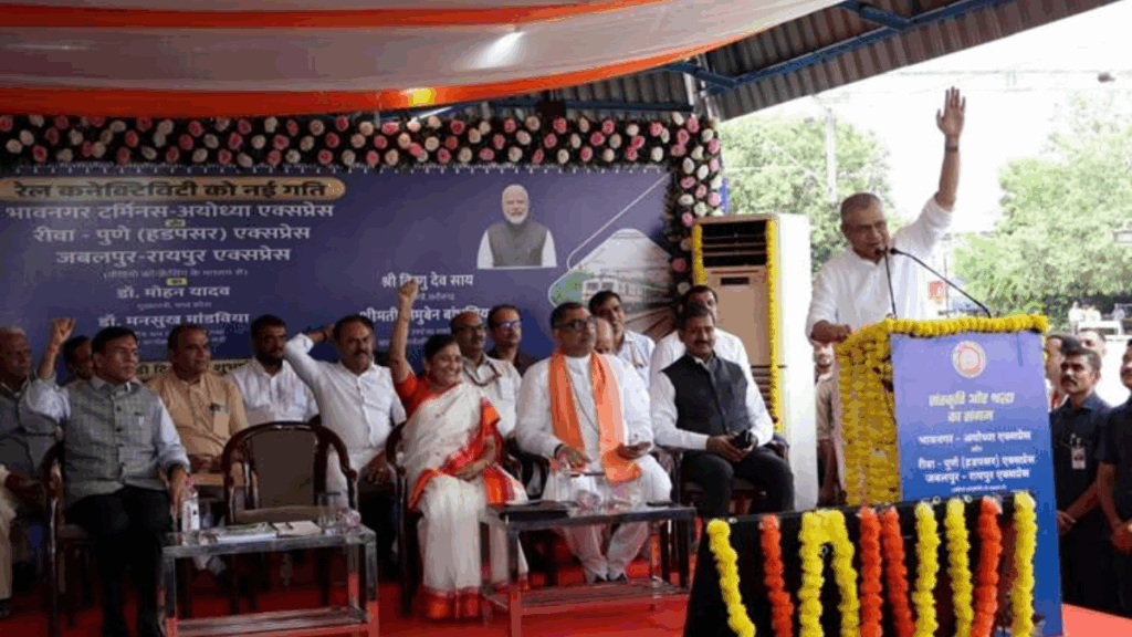 Shri Ashwini Vaishnaw Flags Off  Bhavnagar-Ayodhya Weekly Train