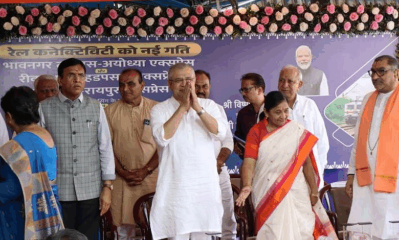 Shri Ashwini Vaishnaw Flags Off  Bhavnagar-Ayodhya Weekly Train