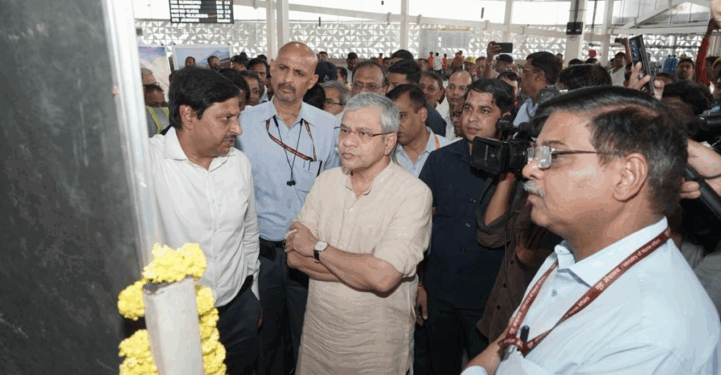 Ashwini Vaishnaw Inspects New, State-of-the-Art Yatri Suvidha Kendra at New Delhi Railway Station, Designed to Accommodate Approximately 7,000 Passengers