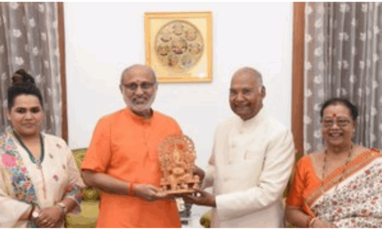 Vice-President Meets Former President Shri Ram Nath Kovind at his residence in New Delhi