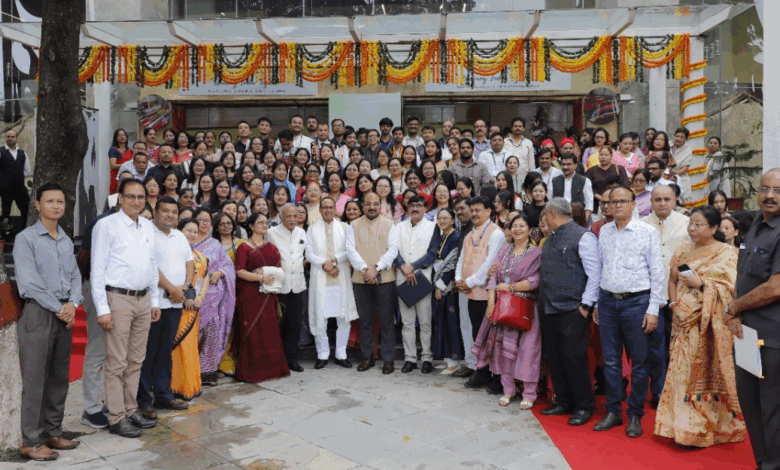 Shri Shivraj Singh Chouhan interacts with weavers and artisans at National Conclave on ‘Weaving India Together’ in New Delhi